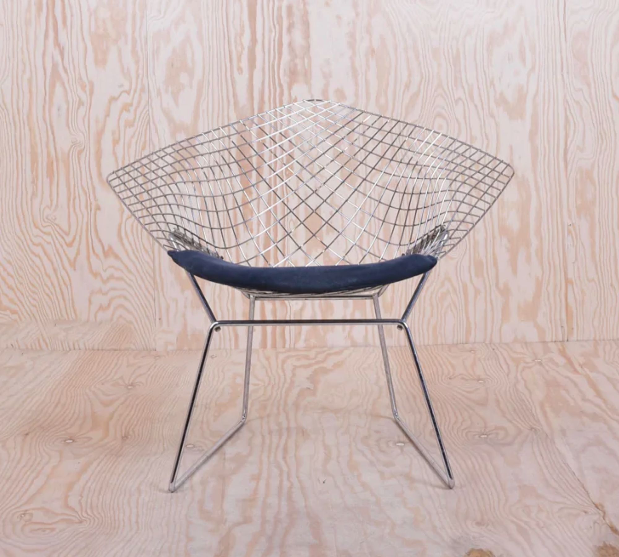 Bertoia Diamond Chair Silber mit Sitzkissen 