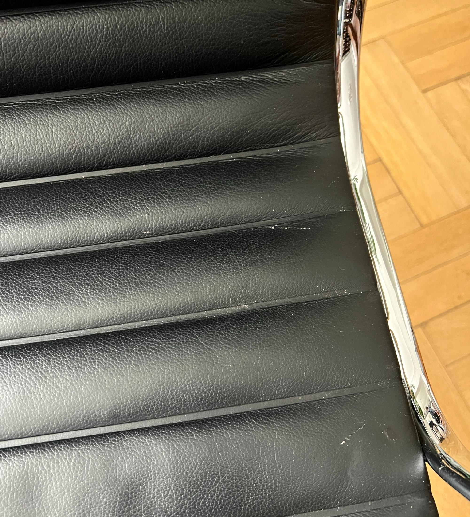 Eames Aluminium Chair EA 119 Leder Höhenverstellbar
