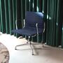 Vitra EA 107 Aluminum Chair in Blau 2
