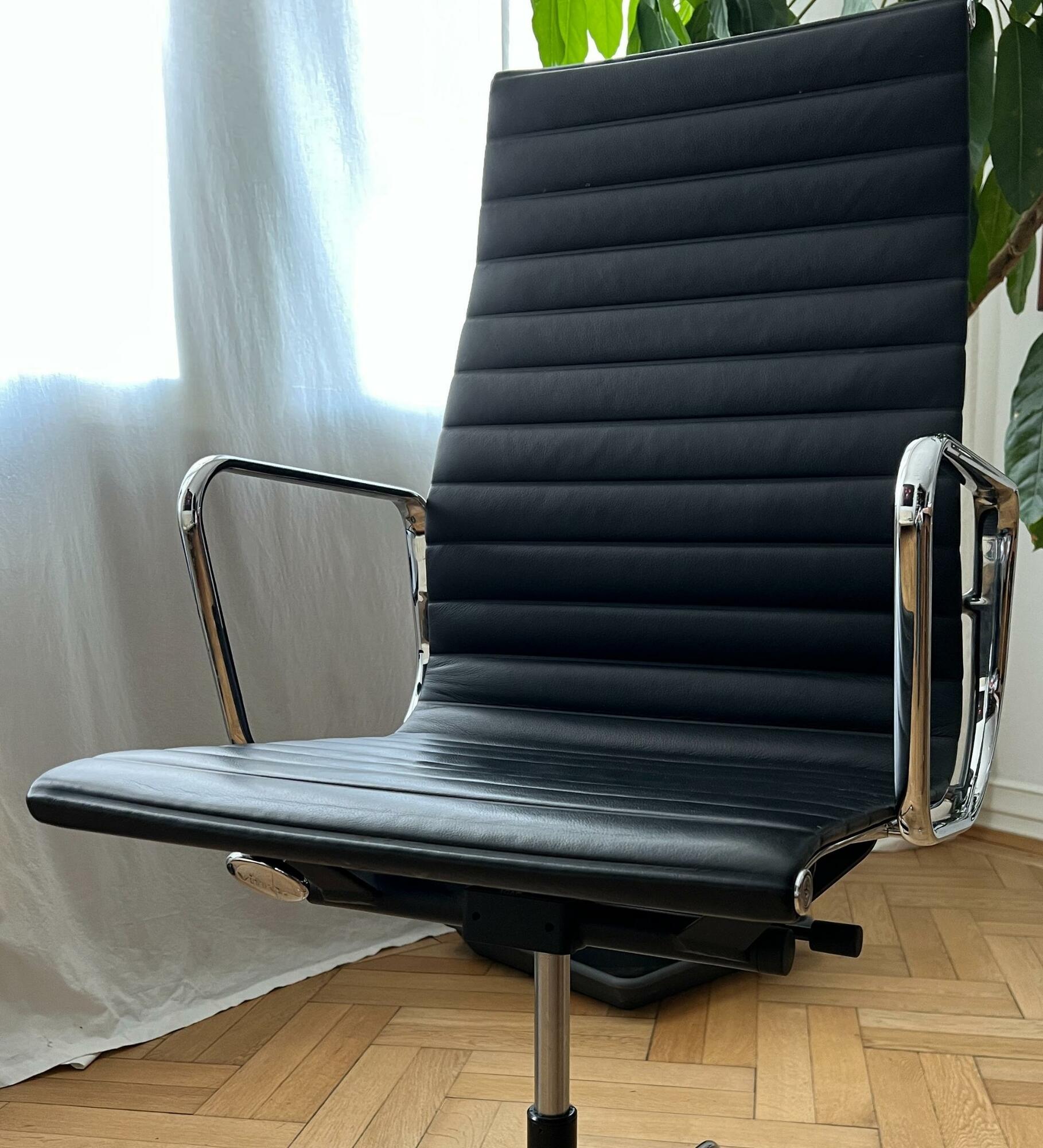 Eames Aluminium Chair EA 119 Leder Höhenverstellbar 1