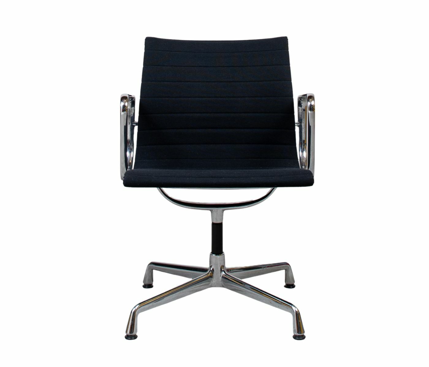 Eames EA 108 Aluminium Chair Schwarz 1