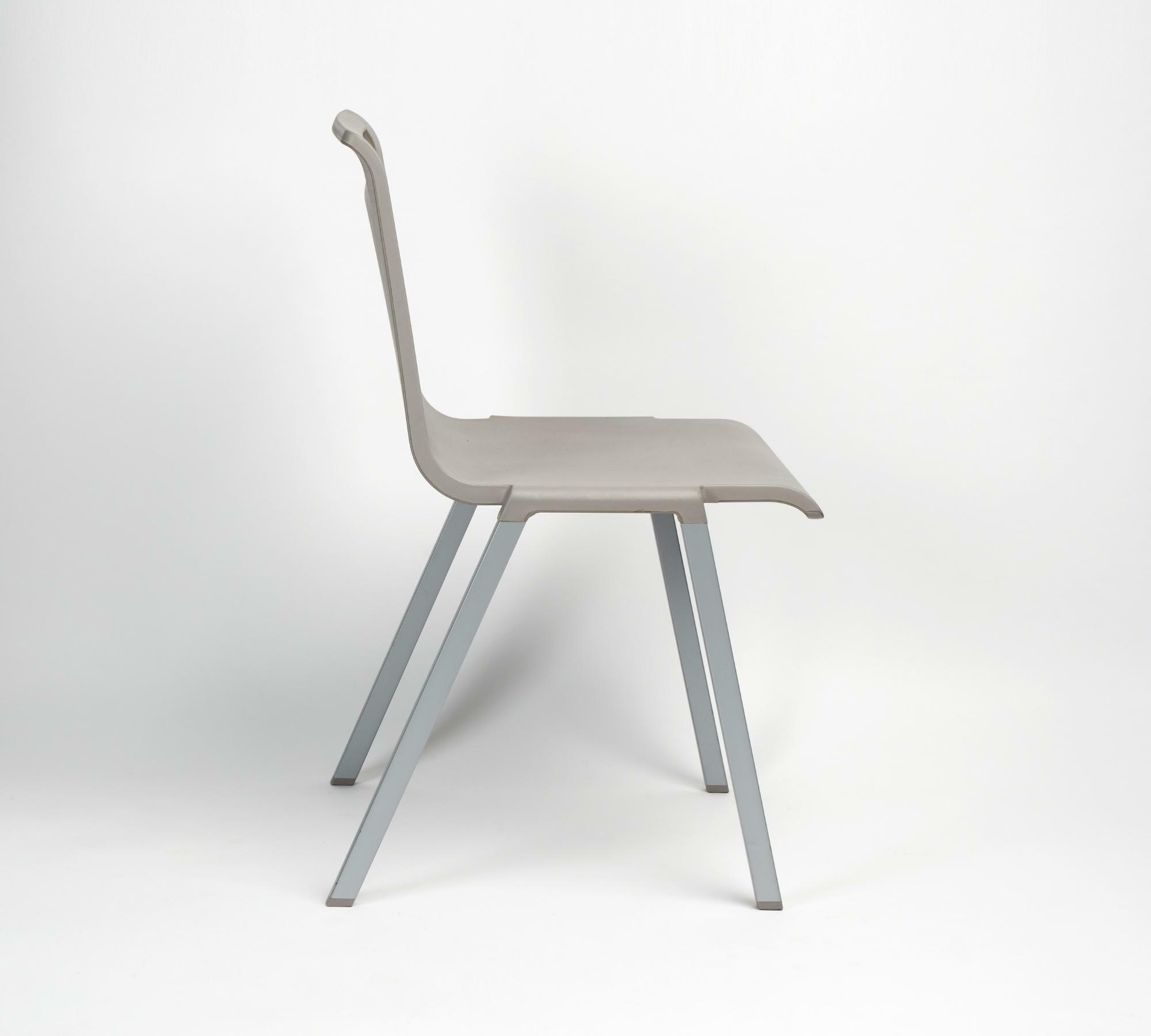 MIT Universeller Stuhl, Stapelbar mit Griff, Aluminiumbeine 2
