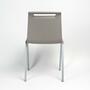 MIT Universeller Stuhl, Stapelbar mit Griff, Aluminiumbeine 3