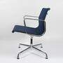 Vitra EA 107 Aluminum Chair in Blau 4
